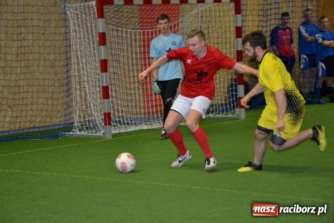 Zdjęcie w galerii na portalu naszraciborz.pl: II Halowy Turniej Piłki Nożnej o Puchar Wójta Krzyżanowic. Chałupki rozgromiły Tworków wiadomości z regionu
