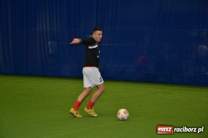 Zdjęcie w galerii na portalu naszraciborz.pl: II Halowy Turniej Piłki Nożnej o Puchar Wójta Krzyżanowic. Chałupki rozgromiły Tworków wiadomości z regionu