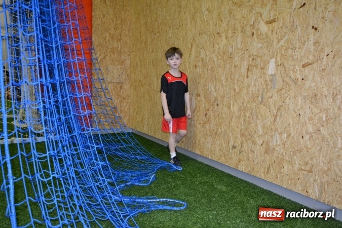 Zdjęcie w galerii na portalu naszraciborz.pl: II Halowy Turniej Piłki Nożnej o Puchar Wójta Krzyżanowic. Chałupki rozgromiły Tworków wiadomości z regionu