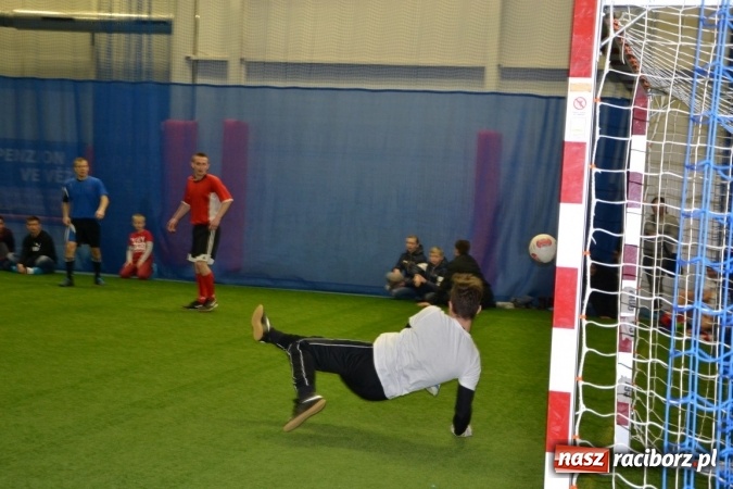 Zdjęcie w galerii na portalu naszraciborz.pl: II Halowy Turniej Piłki Nożnej o Puchar Wójta Krzyżanowic. Chałupki rozgromiły Tworków wiadomości z regionu