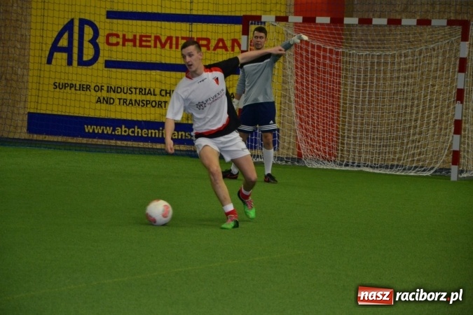 Zdjęcie w galerii na portalu naszraciborz.pl: II Halowy Turniej Piłki Nożnej o Puchar Wójta Krzyżanowic. Chałupki rozgromiły Tworków wiadomości z regionu