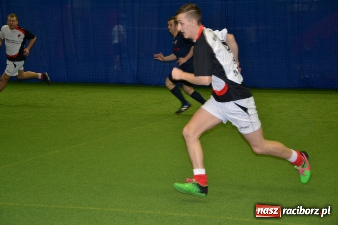 Zdjęcie w galerii na portalu naszraciborz.pl: II Halowy Turniej Piłki Nożnej o Puchar Wójta Krzyżanowic. Chałupki rozgromiły Tworków wiadomości z regionu