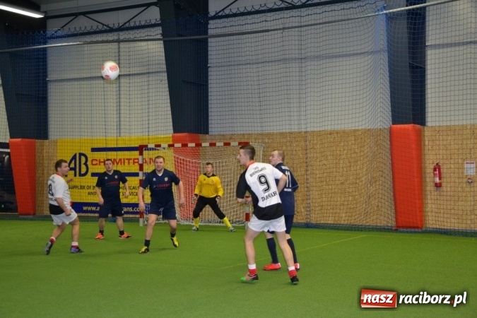 Zdjęcie w galerii na portalu naszraciborz.pl: II Halowy Turniej Piłki Nożnej o Puchar Wójta Krzyżanowic. Chałupki rozgromiły Tworków wiadomości z regionu