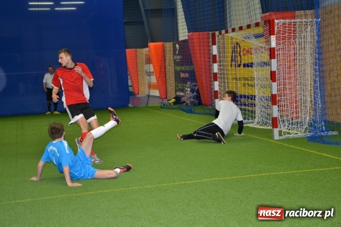 Zdjęcie w galerii na portalu naszraciborz.pl: II Halowy Turniej Piłki Nożnej o Puchar Wójta Krzyżanowic. Chałupki rozgromiły Tworków wiadomości z regionu