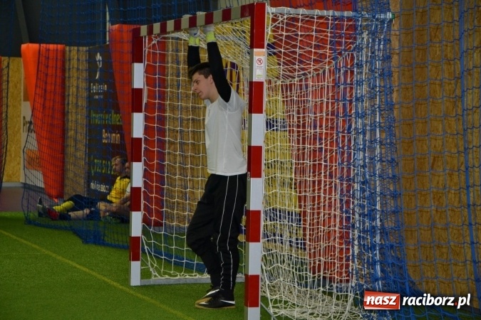 Zdjęcie w galerii na portalu naszraciborz.pl: II Halowy Turniej Piłki Nożnej o Puchar Wójta Krzyżanowic. Chałupki rozgromiły Tworków wiadomości z regionu