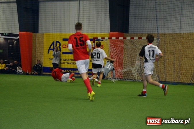 Zdjęcie w galerii na portalu naszraciborz.pl: II Halowy Turniej Piłki Nożnej o Puchar Wójta Krzyżanowic. Chałupki rozgromiły Tworków wiadomości z regionu