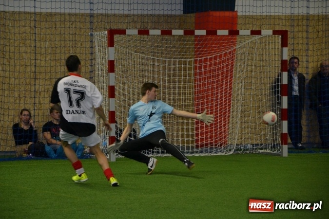 Zdjęcie w galerii na portalu naszraciborz.pl: II Halowy Turniej Piłki Nożnej o Puchar Wójta Krzyżanowic. Chałupki rozgromiły Tworków wiadomości z regionu