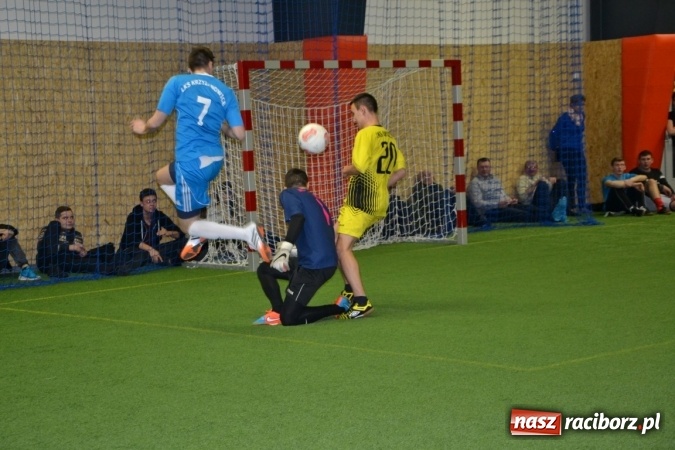 Zdjęcie w galerii na portalu naszraciborz.pl: II Halowy Turniej Piłki Nożnej o Puchar Wójta Krzyżanowic. Chałupki rozgromiły Tworków wiadomości z regionu