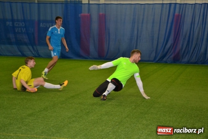 Zdjęcie w galerii na portalu naszraciborz.pl: II Halowy Turniej Piłki Nożnej o Puchar Wójta Krzyżanowic. Chałupki rozgromiły Tworków wiadomości z regionu