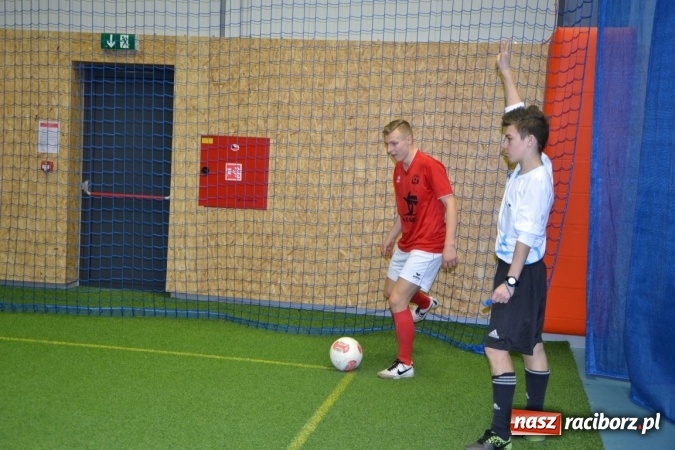 Zdjęcie w galerii na portalu naszraciborz.pl: II Halowy Turniej Piłki Nożnej o Puchar Wójta Krzyżanowic. Chałupki rozgromiły Tworków wiadomości z regionu