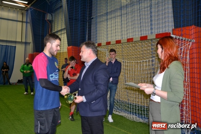 Zdjęcie w galerii na portalu naszraciborz.pl: II Halowy Turniej Piłki Nożnej o Puchar Wójta Krzyżanowic. Chałupki rozgromiły Tworków wiadomości z regionu