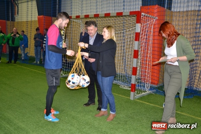 Zdjęcie w galerii na portalu naszraciborz.pl: II Halowy Turniej Piłki Nożnej o Puchar Wójta Krzyżanowic. Chałupki rozgromiły Tworków wiadomości z regionu