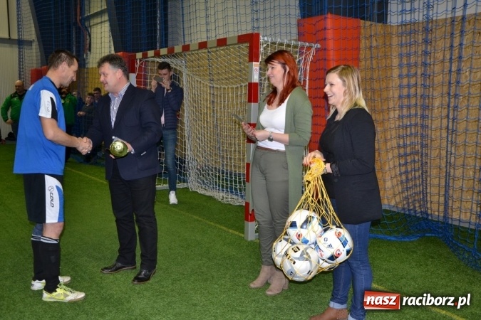 Zdjęcie w galerii na portalu naszraciborz.pl: II Halowy Turniej Piłki Nożnej o Puchar Wójta Krzyżanowic. Chałupki rozgromiły Tworków wiadomości z regionu