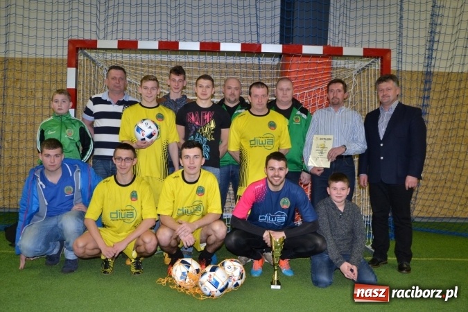 Zdjęcie w galerii na portalu naszraciborz.pl: II Halowy Turniej Piłki Nożnej o Puchar Wójta Krzyżanowic. Chałupki rozgromiły Tworków wiadomości z regionu