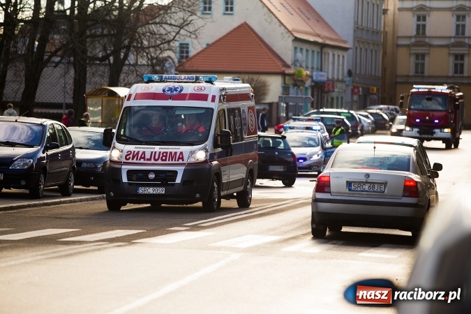 Zdjęcie w galerii na portalu naszraciborz.pl: Poranna stłuczka na Londzina - zderzyły się suzuki swift i fiat seicento wiadomości z regionu