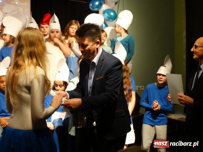 Zdjęcie w galerii na portalu naszraciborz.pl: Smerfne warsztaty w Młodzieżowym Domu Kultury wiadomości z regionu