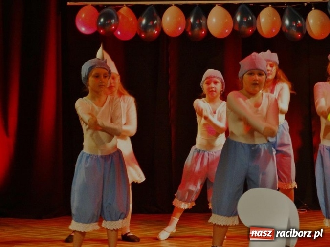 Zdjęcie w galerii na portalu naszraciborz.pl: Smerfne warsztaty w Młodzieżowym Domu Kultury wiadomości z regionu