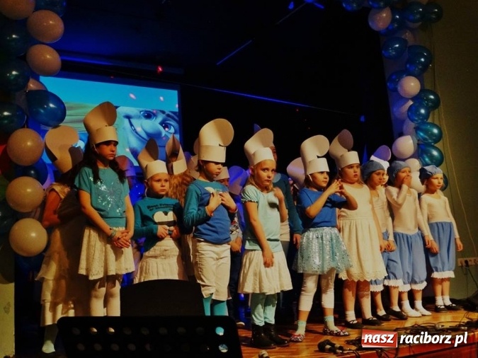 Zdjęcie w galerii na portalu naszraciborz.pl: Smerfne warsztaty w Młodzieżowym Domu Kultury wiadomości z regionu