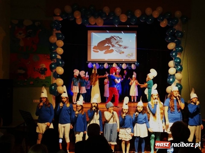 Zdjęcie w galerii na portalu naszraciborz.pl: Smerfne warsztaty w Młodzieżowym Domu Kultury wiadomości z regionu