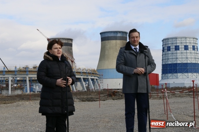Zdjęcie w galerii na portalu naszraciborz.pl: Premier RP Beata Szydło z wizytą na budowie bloku energetycznego w Jaworznie. Blok buduje Rafako wiadomości z regionu
