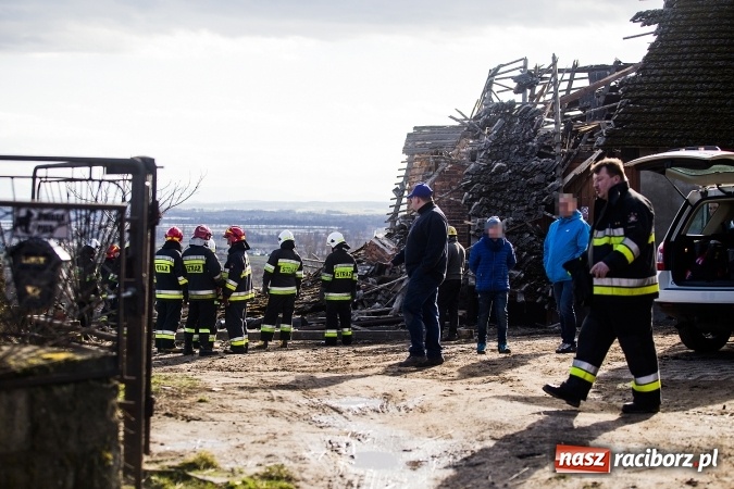 Zdjęcie w galerii na portalu naszraciborz.pl: W Pogrzebieniu zawaliła się część stodoły wiadomości z regionu