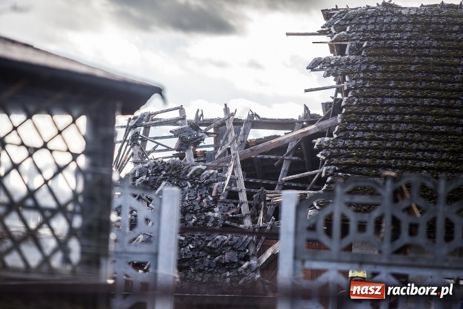 Zdjęcie w galerii na portalu naszraciborz.pl: W Pogrzebieniu zawaliła się część stodoły wiadomości z regionu