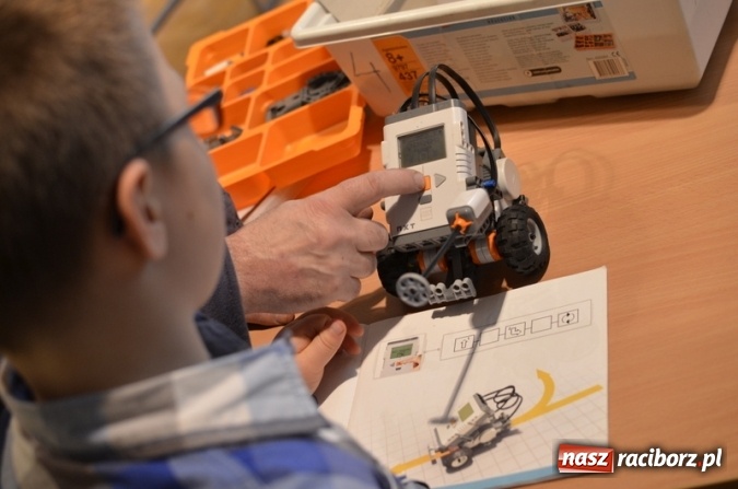 Zdjęcie w galerii na portalu naszraciborz.pl: Lego roboty - warsztaty w Raciborskim Centrum Kultury wiadomości z regionu
