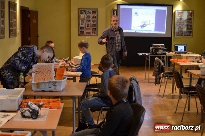 Zdjęcie w galerii na portalu naszraciborz.pl: Lego roboty - warsztaty w Raciborskim Centrum Kultury wiadomości z regionu