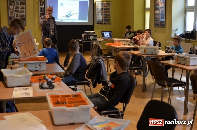 Zdjęcie w galerii na portalu naszraciborz.pl: Lego roboty - warsztaty w Raciborskim Centrum Kultury wiadomości z regionu