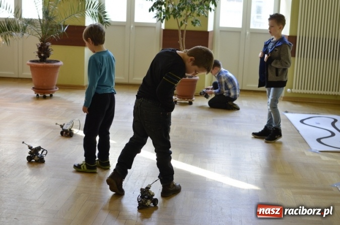Zdjęcie w galerii na portalu naszraciborz.pl: Lego roboty - warsztaty w Raciborskim Centrum Kultury wiadomości z regionu