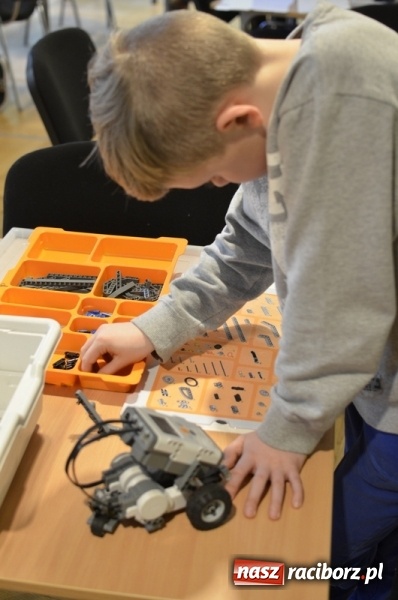Zdjęcie w galerii na portalu naszraciborz.pl: Lego roboty - warsztaty w Raciborskim Centrum Kultury wiadomości z regionu