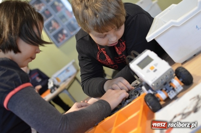 Zdjęcie w galerii na portalu naszraciborz.pl: Lego roboty - warsztaty w Raciborskim Centrum Kultury wiadomości z regionu