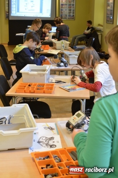 Zdjęcie w galerii na portalu naszraciborz.pl: Lego roboty - warsztaty w Raciborskim Centrum Kultury wiadomości z regionu