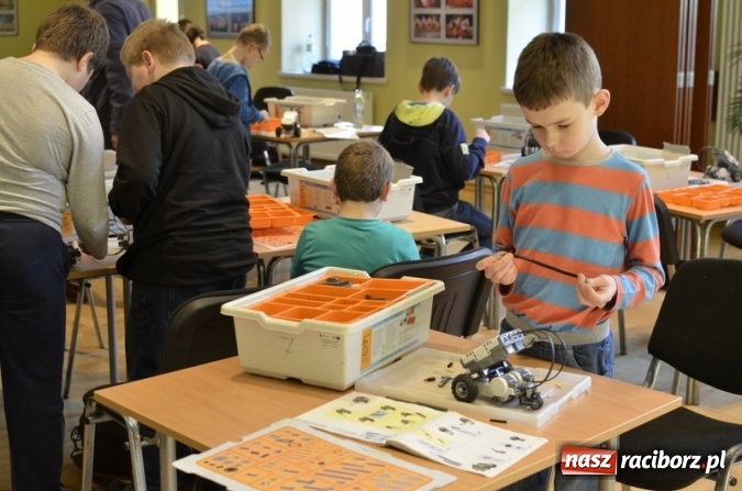 Zdjęcie w galerii na portalu naszraciborz.pl: Lego roboty - warsztaty w Raciborskim Centrum Kultury wiadomości z regionu
