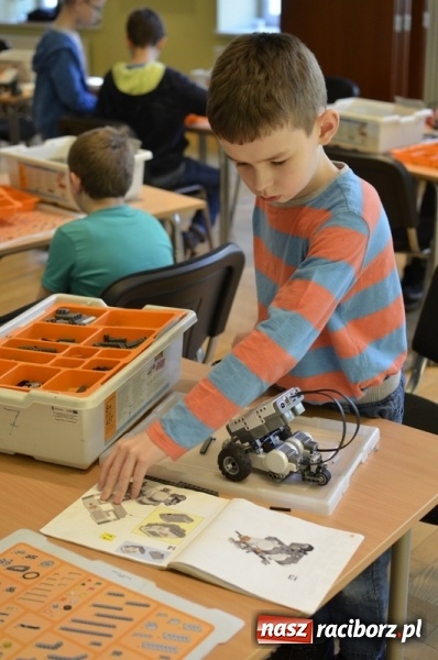 Zdjęcie w galerii na portalu naszraciborz.pl: Lego roboty - warsztaty w Raciborskim Centrum Kultury wiadomości z regionu