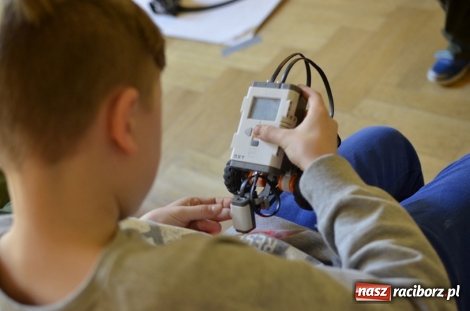 Zdjęcie w galerii na portalu naszraciborz.pl: Lego roboty - warsztaty w Raciborskim Centrum Kultury wiadomości z regionu