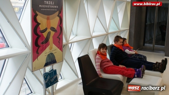 Zdjęcie w galerii na portalu naszraciborz.pl: Jeden za wszystkich, wszyscy za jednego, czyli raciborzanie w teatrze w Opolu  wiadomości z regionu