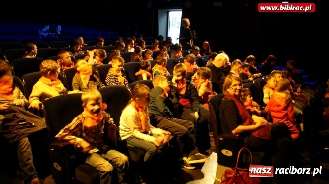 Zdjęcie w galerii na portalu naszraciborz.pl: Jeden za wszystkich, wszyscy za jednego, czyli raciborzanie w teatrze w Opolu  wiadomości z regionu