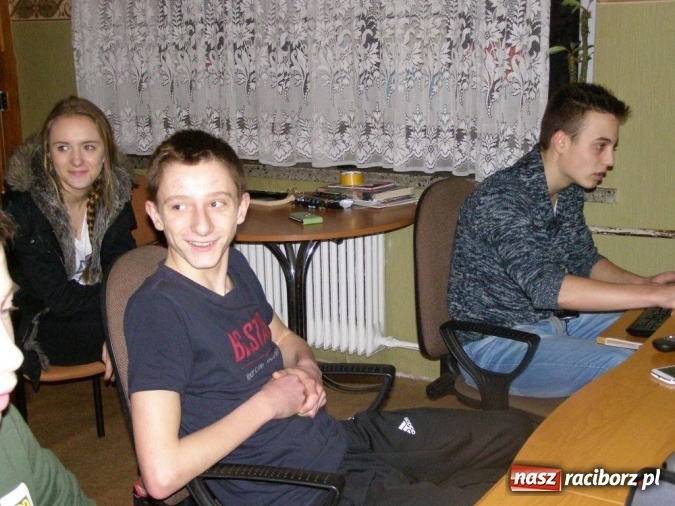 Zdjęcie w galerii na portalu naszraciborz.pl: Borucińska młodzież biwakowała w Domu Kultury w Borucinie wiadomości z regionu