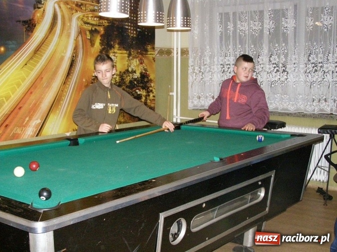 Zdjęcie w galerii na portalu naszraciborz.pl: Borucińska młodzież biwakowała w Domu Kultury w Borucinie wiadomości z regionu