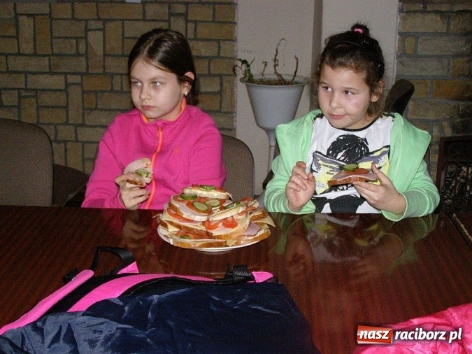 Zdjęcie w galerii na portalu naszraciborz.pl: Borucińska młodzież biwakowała w Domu Kultury w Borucinie wiadomości z regionu