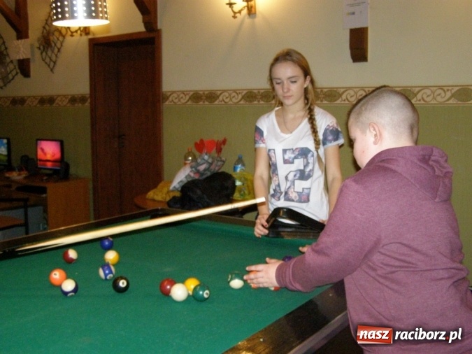 Zdjęcie w galerii na portalu naszraciborz.pl: Borucińska młodzież biwakowała w Domu Kultury w Borucinie wiadomości z regionu