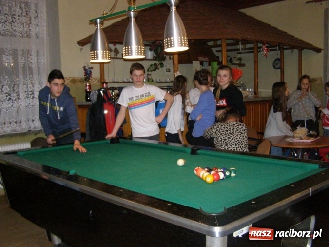 Zdjęcie w galerii na portalu naszraciborz.pl: Borucińska młodzież biwakowała w Domu Kultury w Borucinie wiadomości z regionu