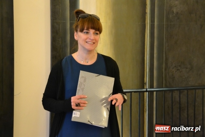 Zdjęcie w galerii na portalu naszraciborz.pl: Finisaż wystawy malarstwa Magdaleny Gogół na zamku wiadomości z regionu