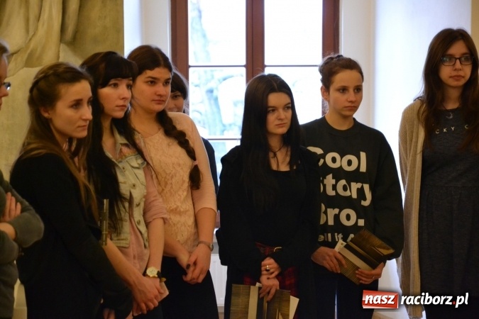 Zdjęcie w galerii na portalu naszraciborz.pl: Finisaż wystawy malarstwa Magdaleny Gogół na zamku wiadomości z regionu