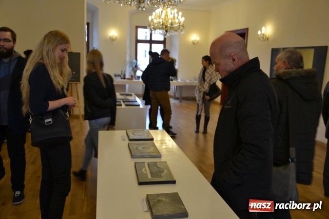 Zdjęcie w galerii na portalu naszraciborz.pl: Finisaż wystawy malarstwa Magdaleny Gogół na zamku wiadomości z regionu