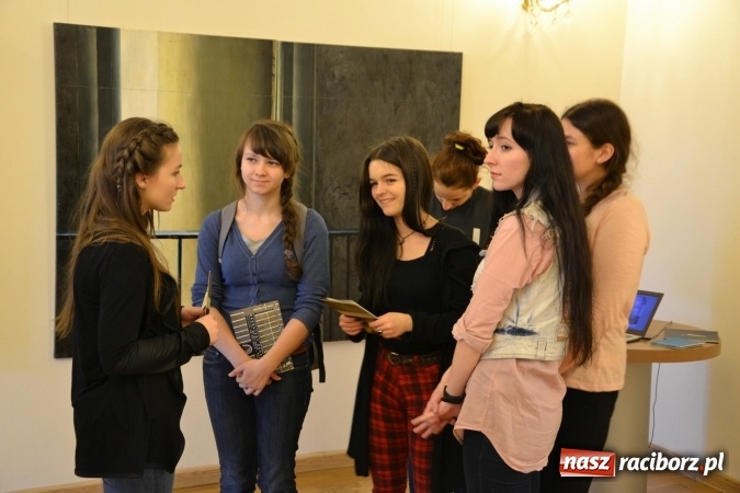 Zdjęcie w galerii na portalu naszraciborz.pl: Finisaż wystawy malarstwa Magdaleny Gogół na zamku wiadomości z regionu