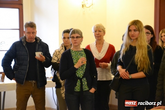 Zdjęcie w galerii na portalu naszraciborz.pl: Finisaż wystawy malarstwa Magdaleny Gogół na zamku wiadomości z regionu