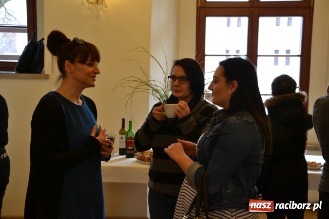 Zdjęcie w galerii na portalu naszraciborz.pl: Finisaż wystawy malarstwa Magdaleny Gogół na zamku wiadomości z regionu
