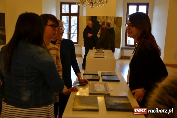 Zdjęcie w galerii na portalu naszraciborz.pl: Finisaż wystawy malarstwa Magdaleny Gogół na zamku wiadomości z regionu